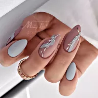 MollyLac Géllakk – Infinity Nr. 345, elegáns szürke árnyalat a körmökön