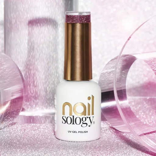 NailSology® Red Dress Moment Nr. 126 meggybordo reflektív géllakk – elegáns csillogás
