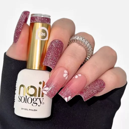 NailSology® Red Dress Moment Nr. 126 meggybordo reflektív géllakk – elegáns csillogás