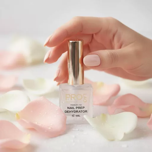PRO-LAQ Premium Line Nail Prep – professzionális előkészítő folyadék, amely eltávolítja az olajokat és nedvességet a körömlemezről.