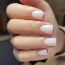 PRO-LAQ Premium Line – Színes Erősítő Alap – Milky White - Természetes hatású, savmentes köröm erősítő alap.