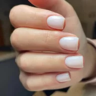 PRO-LAQ Premium Line – Színes Erősítő Alap – Milky White - Természetes hatású, savmentes köröm erősítő alap.