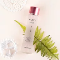 JIGOTT Hidratáló Bőrfeltöltő Tonik – Essence Moisture Skin, hialuronsavval és allantoinnal