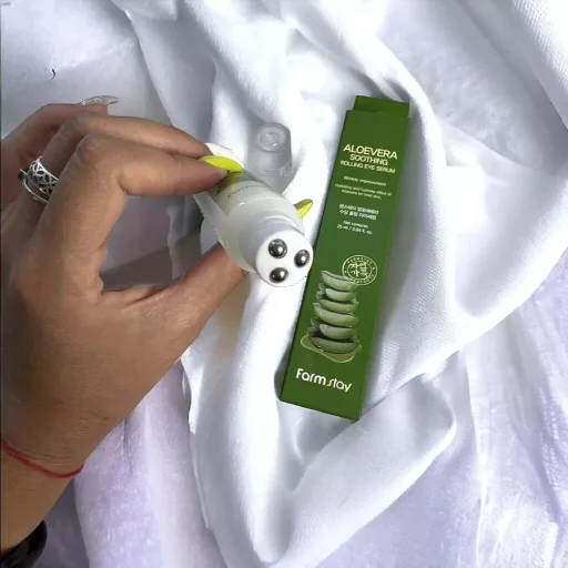 FarmStay Aloe Vera Nyugtató Szemkörnyékápoló Szérum