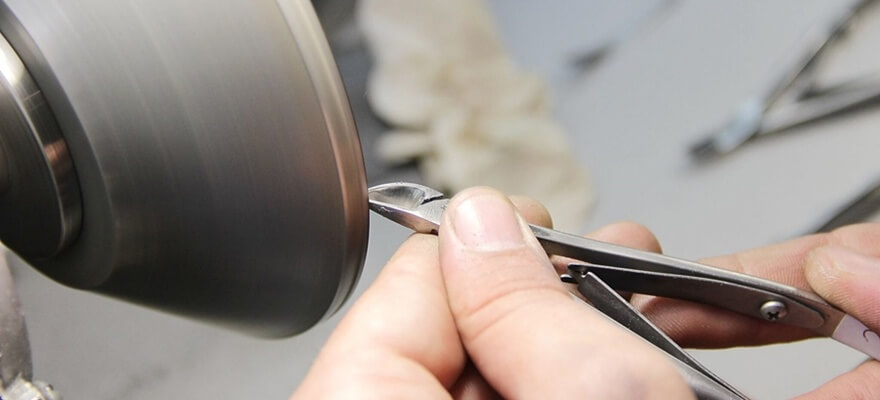 Manikűr és pedikűr eszközök élezése – professzionális karbantartási útmutató műkörmösöknek