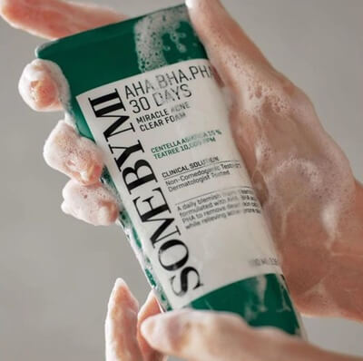 SOME BY MI – AHA-BHA-PHA Clear Foam Arctisztító – vegán, gyengéd hámlasztó hab pattanásos bőrre