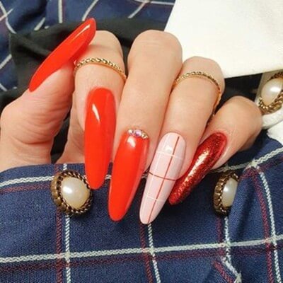 MollyLac Géllakk Crimson Nr. 42 – karmazsin vörös árnyalat, prémium minőség