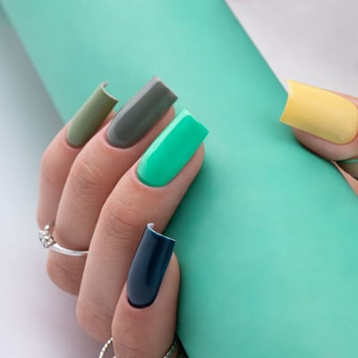 MollyLac Géllakk Holiday 95 – élénk sárga géllakk nyári hangulathoz