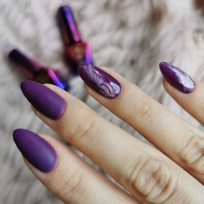 MollyLac Géllakk Naughty Purple Nr. 213 – Mély szilva lila árnyalat
