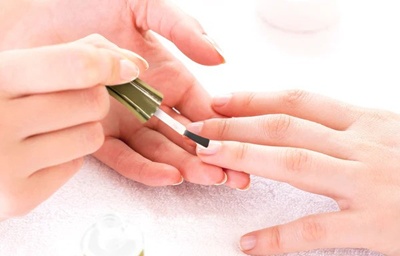 PRO-LAQ Premium Line Savmentes Primer – acid-free előkészítő folyadék zselés és akril körömhöz, erős tapadást biztosítva.
